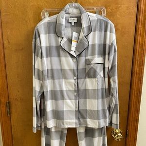 DKNY NWT size small pajama set